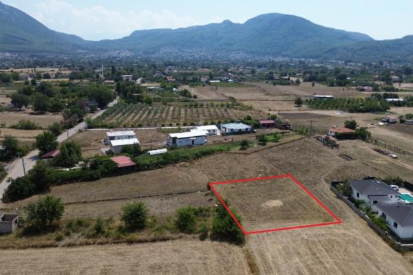 ÜZÜMLÜ OVASINDA 384 M2 SATILIK TARLA HİSSELİ