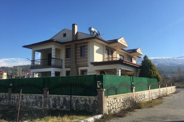 Seydikemer Gerişburnu’nda 519 m² Arsada Modern Müstakil Villa!