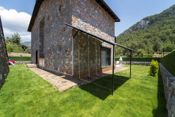 Fethiye 500m2 Arsa İçerisinde Müstakil Doğa İçinde Taş Villa
